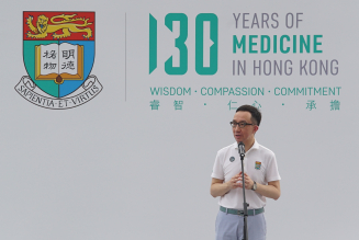 香港大學李嘉誠醫學院院長梁卓偉教授於「香港醫學發展一百三十年」啟動禮上致歡迎辭。